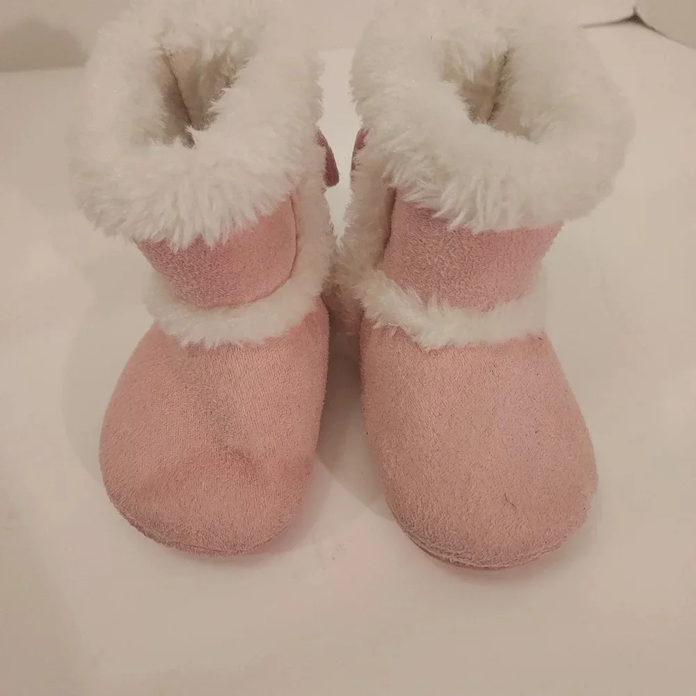 Hot Cakes Baby Girl Pink Fur Booties in Size 3